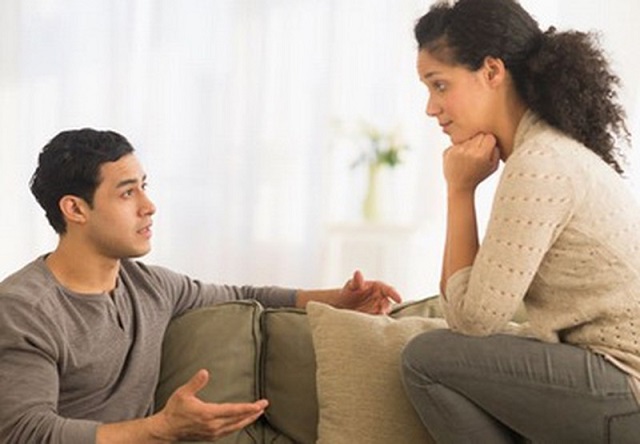 Phụ nữ tuổi 40 ngoại tình – Nguyên nhân và dấu hiệu 6 Tìm cách nói chuyện rõ ràng với vợ