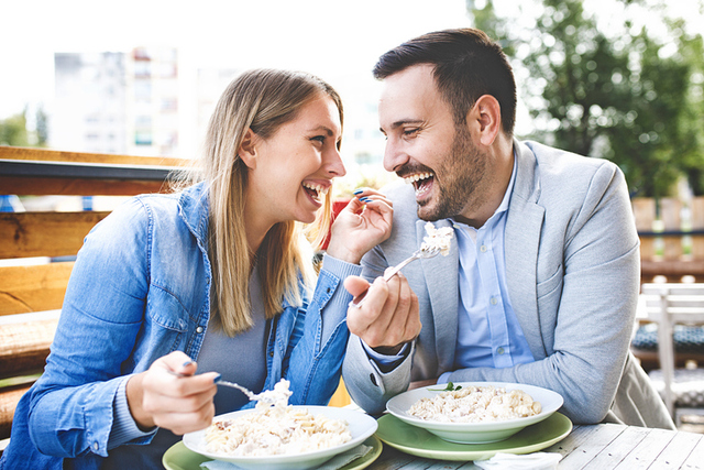 Có nên yêu người lớn hơn mình nhiều tuổi
