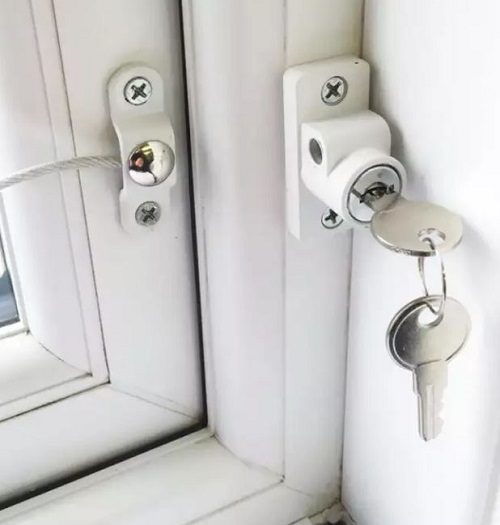 Nếu bạn gặp sự cố với khóa cửa nhà mình, đừng lo lắng. Chỉ cần tìm hiểu cách khắc phục khóa bị lỗi đơn giản, bạn có thể xử lý ngay lập tức mà không cần gọi thợ. Hãy xem hình ảnh để biết thêm chi tiết.
