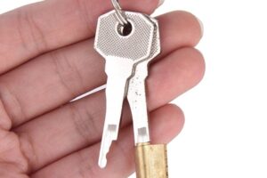 Cách làm chìa khóa không cần chìa mẫu đơn giản tại nhà